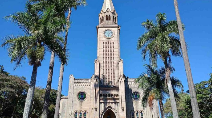 Igreja Matriz de São Sebastião, um Símbolo Histórico e Cultural 