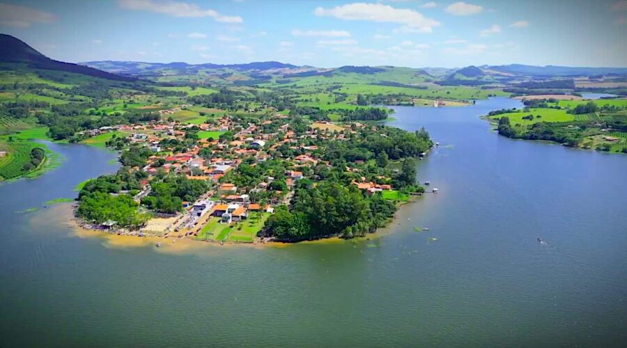 Prainha do Balneário Alemoa é um Paraíso no coração do Angra Doce