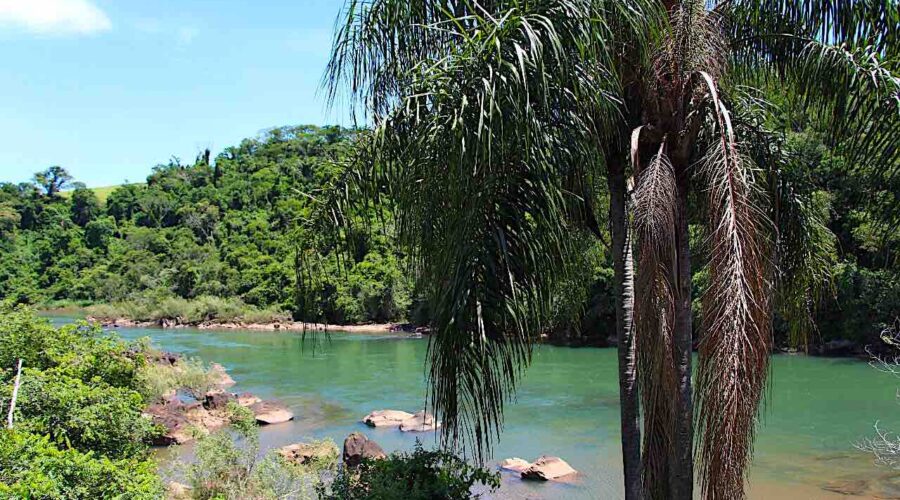 Descubra o Paraíso Escondido: Cachoeiras de Piraju Esperam por Você! 