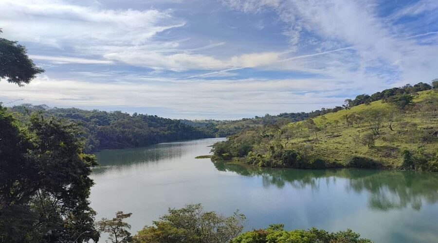 Rio Paranapanema: Aventuras e Tranquilidade na Encantadora Angra Doce